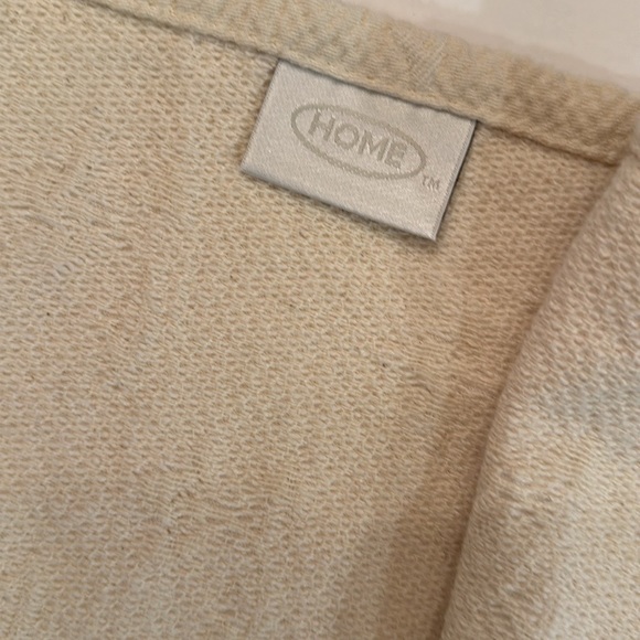 4 Matelassé square table placemats or side table mats 20x21.5 - Picture 4 of 5